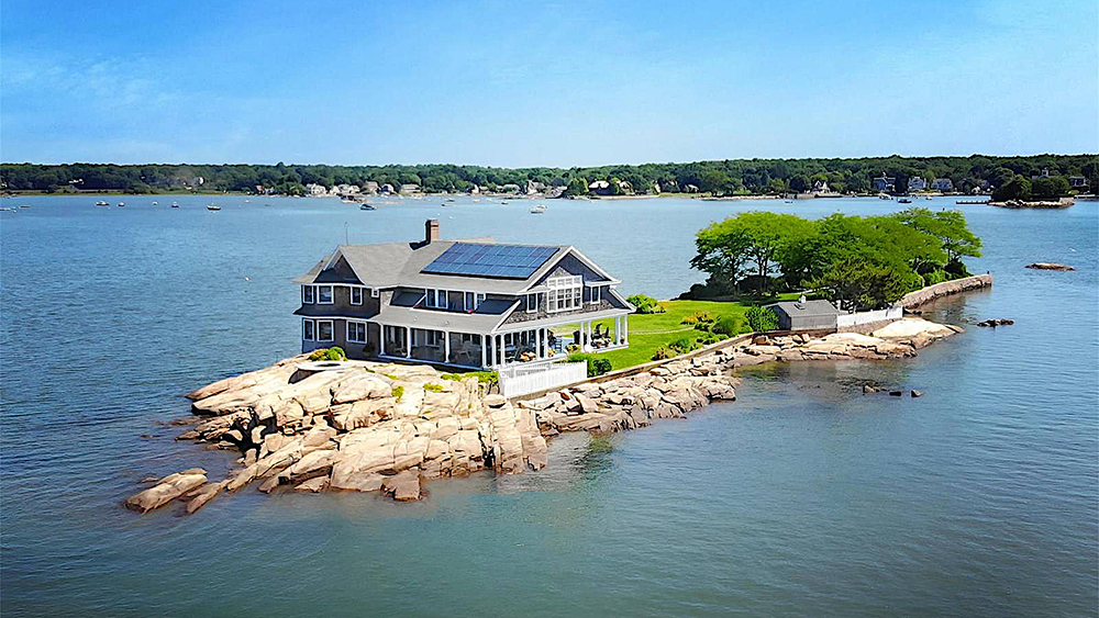 5 Interior Design Ideas to Improve Your Waterfront Living Spaces